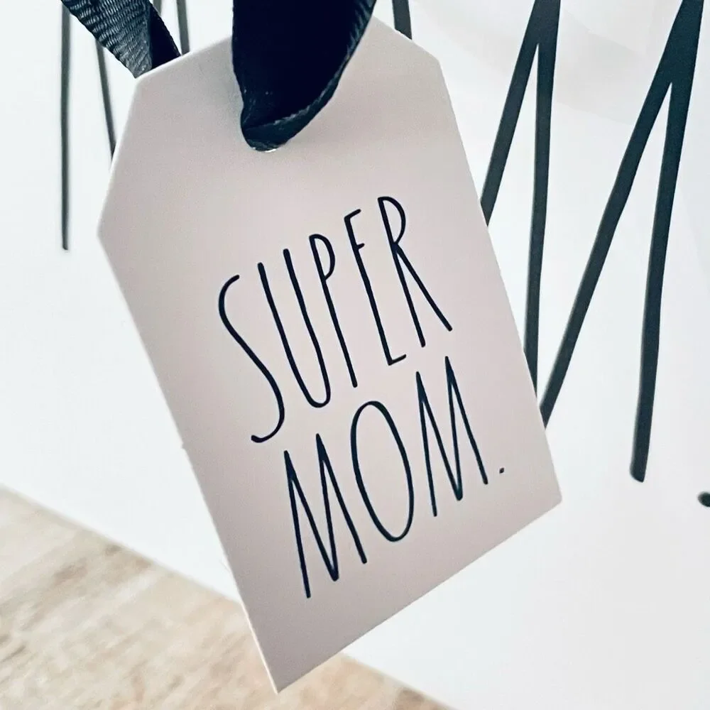 NWT Rae Dunn White Super Mom gift bag with bees & hanging to:/from: little card